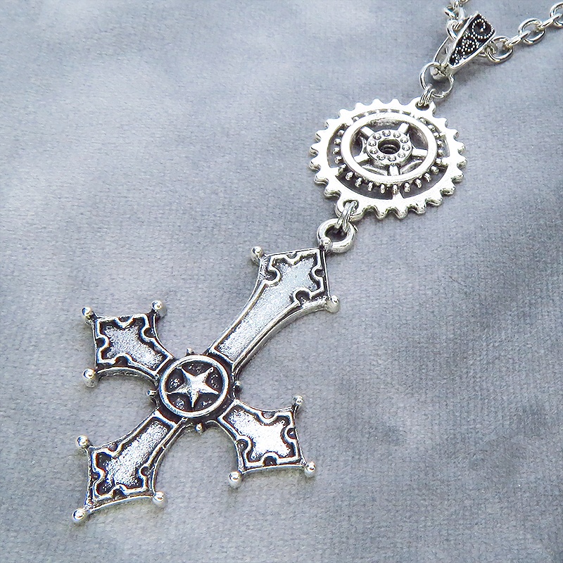 アンティークシルバー ゴシック調リバースロザリオ(逆十字)と歯車を組合せたスチームパンク風ネックレス 長さ調整可