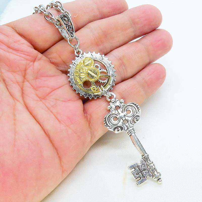 アンティークシルバー ゴシック調カギ(鍵)と歯車を組合せたスチームパンク風ネックレス 長さ調整可