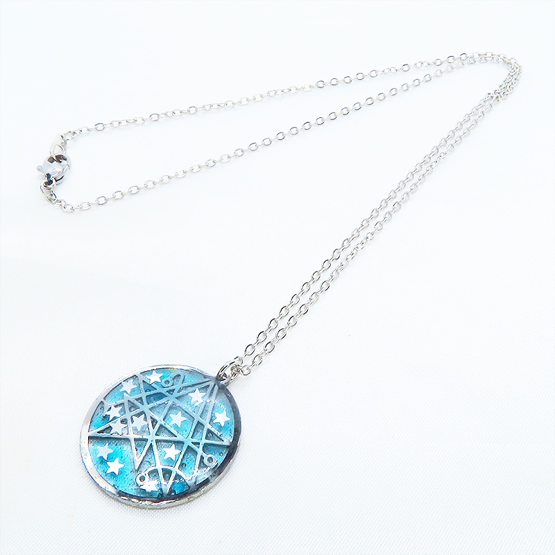 ライトブルー 星のつならなるフレームのペンダントネックレス レジン 立体 長さ調整可 アジャスター追加可