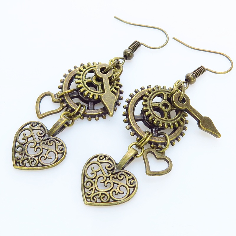 アンティークゴールド アラベスク調の透かし入りのハートと歯車を組合せたスチームパンク風ピアス