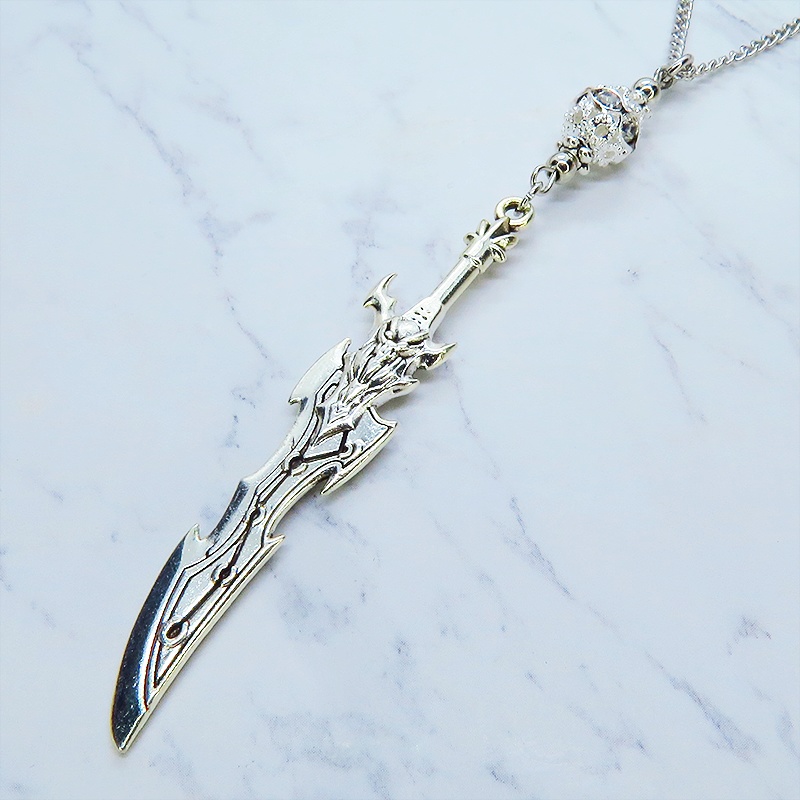 アンティークシルバー 剣(ソード)モチーフとシルバーカラーメタルビーズを組合せたネックレス ラインストーン 長さ調整可 アジャスター可