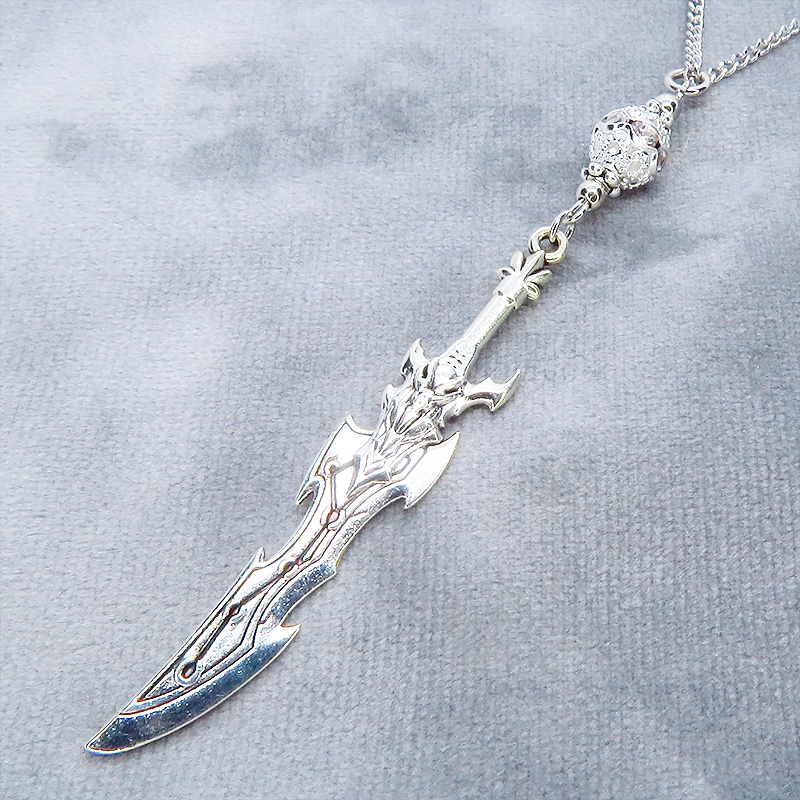 アンティークシルバー 剣(ソード)モチーフとシルバーカラーメタルビーズを組合せたネックレス ラインストーン 長さ調整可 アジャスター可