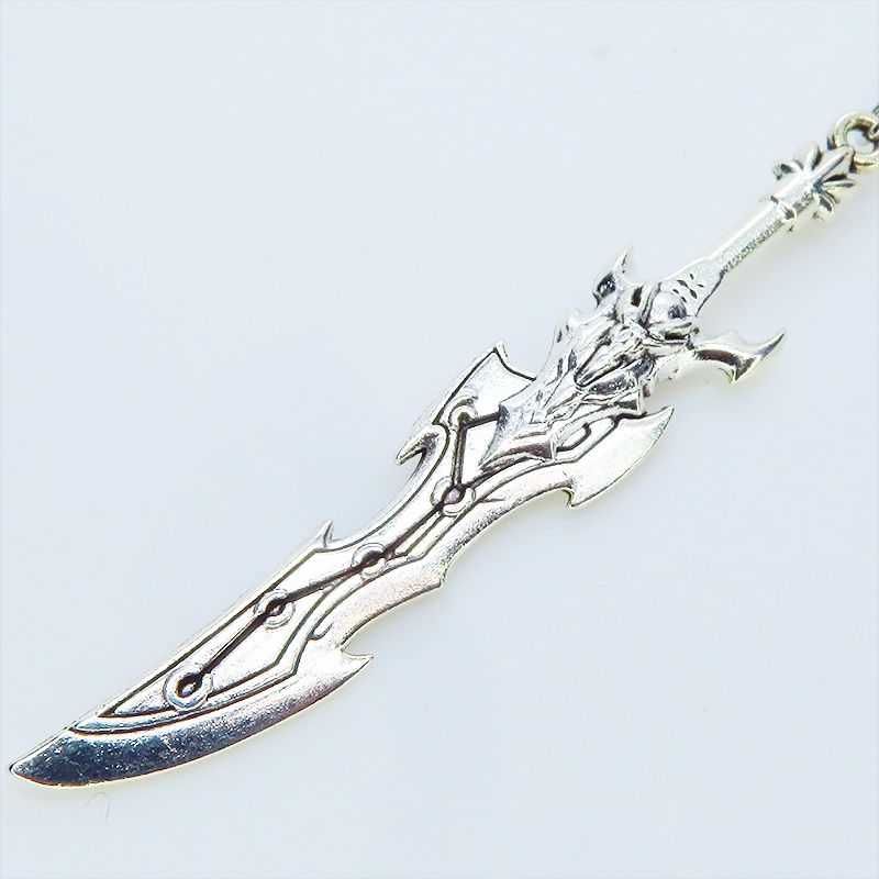 アンティークシルバー 剣(ソード)モチーフとシルバーカラーメタルビーズを組合せたネックレス ラインストーン 長さ調整可 アジャスター可