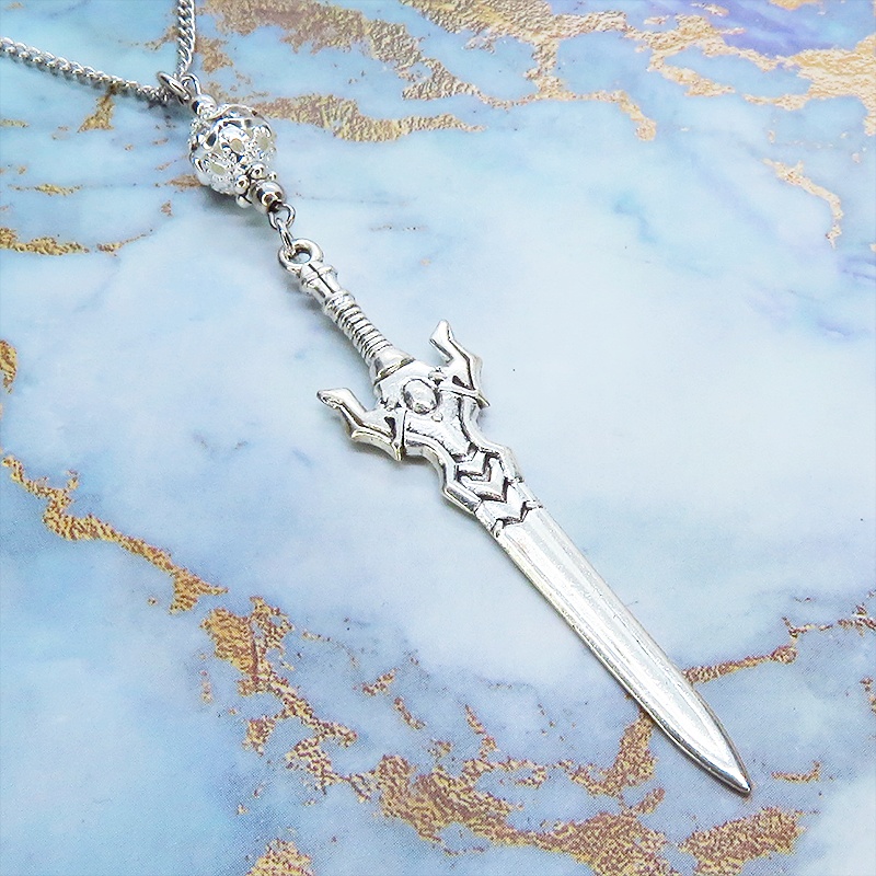 アンティークシルバー 両刃剣(ソード)モチーフとシルバーカラーメタルビーズを組合せたネックレス ラインストーン 長さ調整可 アジャスター可