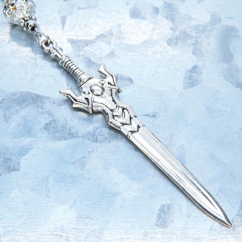 アンティークシルバー 両刃剣(ソード)モチーフとシルバーカラーメタルビーズを組合せたネックレス ラインストーン 長さ調整可 アジャスター可
