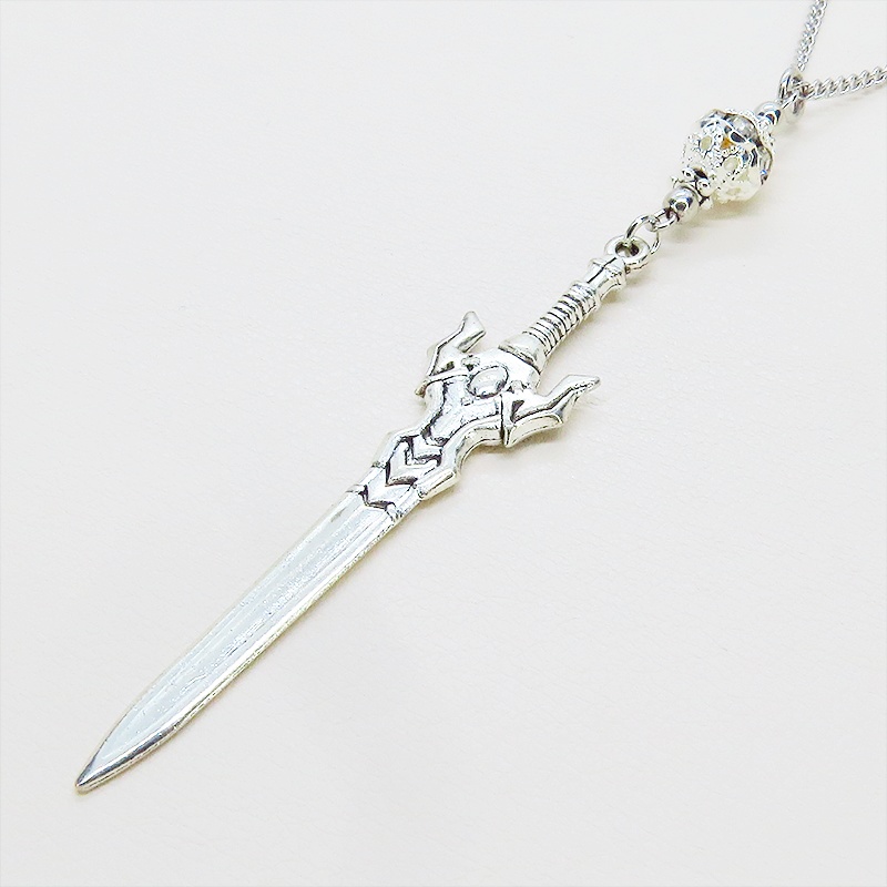 アンティークシルバー 両刃剣(ソード)モチーフとシルバーカラーメタルビーズを組合せたネックレス ラインストーン 長さ調整可 アジャスター可