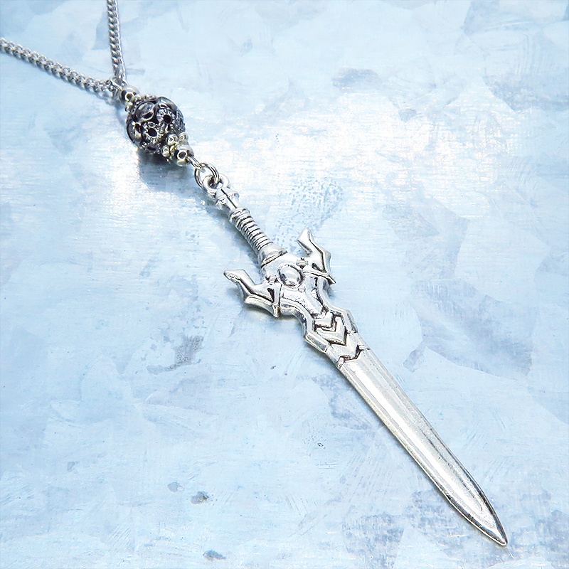 アンティークシルバー 両刃剣(ソード)モチーフとブラックカラーメタルビーズを組合せたネックレス ラインストーン 長さ調整可 アジャスター可