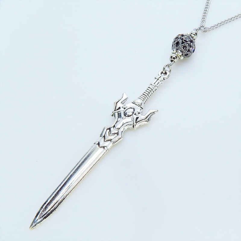 アンティークシルバー 両刃剣(ソード)モチーフとブラックカラーメタルビーズを組合せたネックレス ラインストーン 長さ調整可 アジャスター可