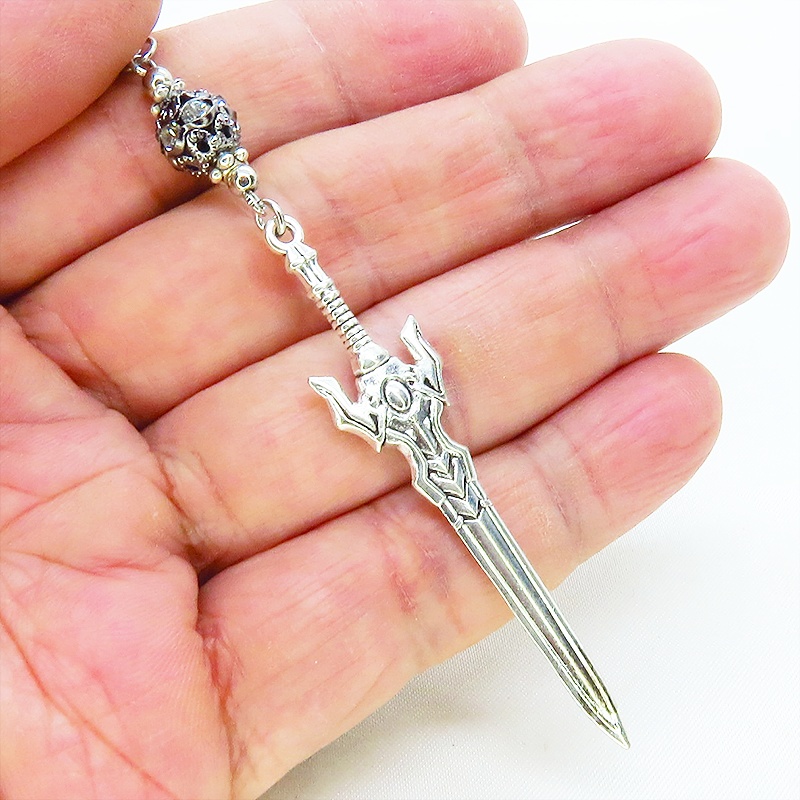 アンティークシルバー 両刃剣(ソード)モチーフとブラックカラーメタルビーズを組合せたネックレス ラインストーン 長さ調整可 アジャスター可