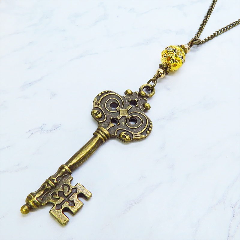 アンティークゴールド ゴシック調カギ(鍵)とゴールドカラーメタルビーズを組合せたク風ネックレス 長さ調整可 アジャスター可