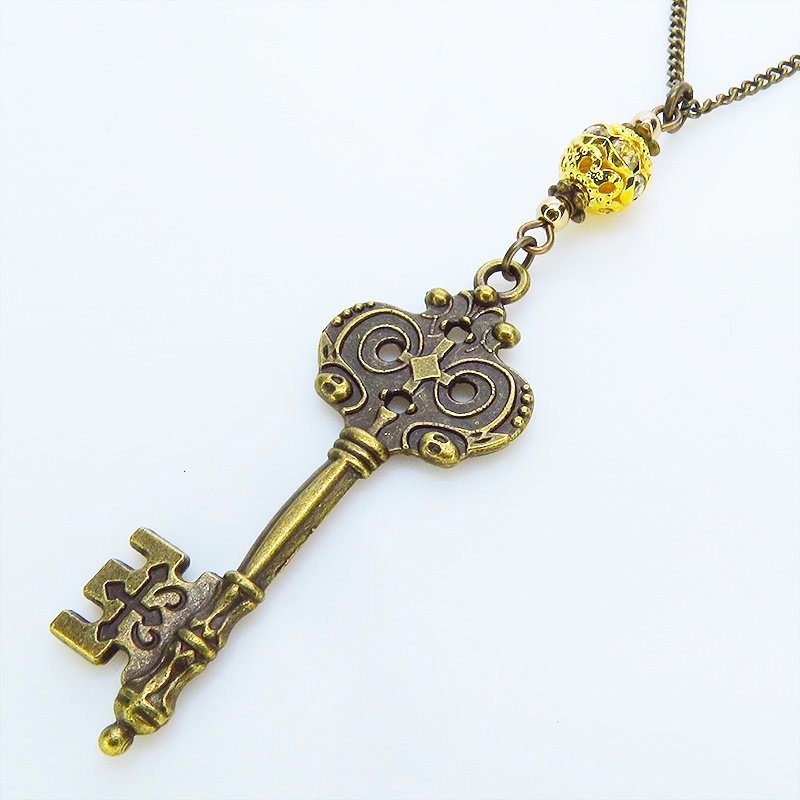アンティークゴールド ゴシック調カギ(鍵)とゴールドカラーメタルビーズを組合せたク風ネックレス 長さ調整可 アジャスター可