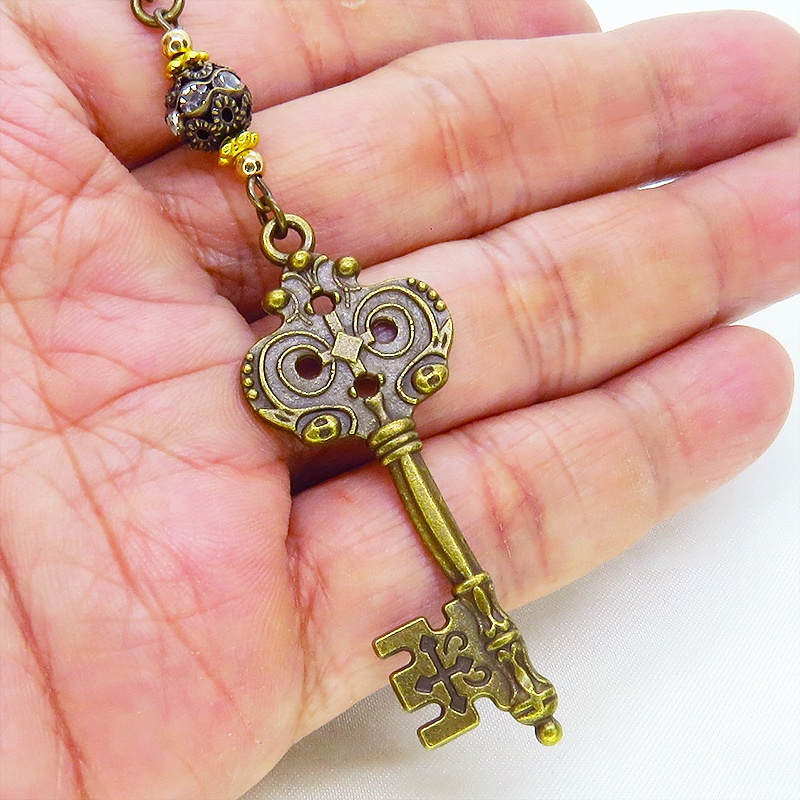 アンティークゴールド ゴシック調カギ(鍵)とブラックカラーメタルビーズを組合せたク風ネックレス 長さ調整可 アジャスター可