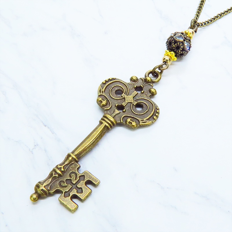 アンティークゴールド ゴシック調カギ(鍵)とブラックカラーメタルビーズを組合せたク風ネックレス 長さ調整可 アジャスター可