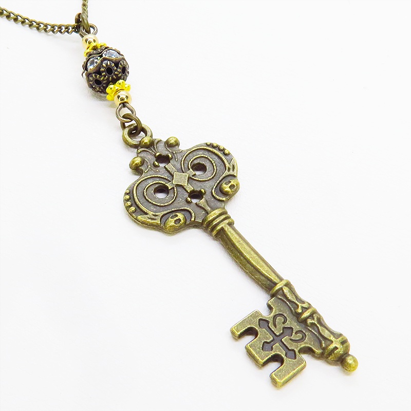 アンティークゴールド ゴシック調カギ(鍵)とブラックカラーメタルビーズを組合せたク風ネックレス 長さ調整可 アジャスター可