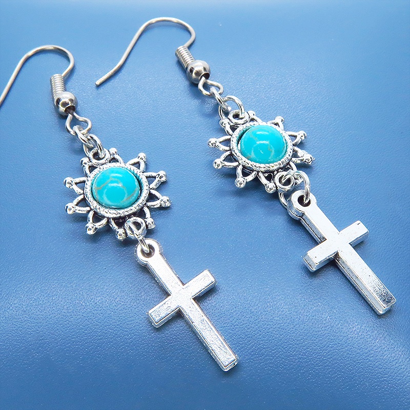 アンティークシルバー ロザリオとひまわり(ターコイズ)を組合せたコンパクトなピアス サージカル可