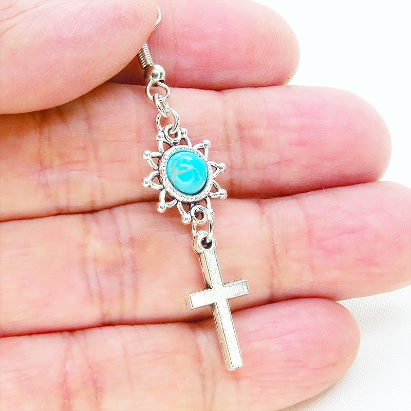 アンティークシルバー ロザリオとひまわり(ターコイズ)を組合せたコンパクトなピアス サージカル可