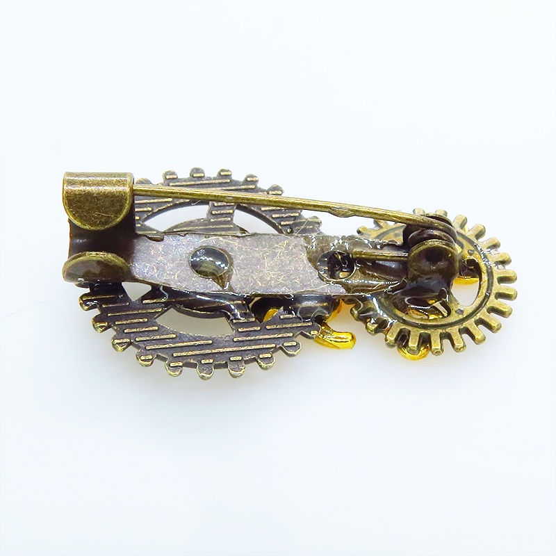 歩く猫シルエットモチーフと歯車を組合せたコンパクトなスチームパンク風ブローチ バッジ アンティークゴールド