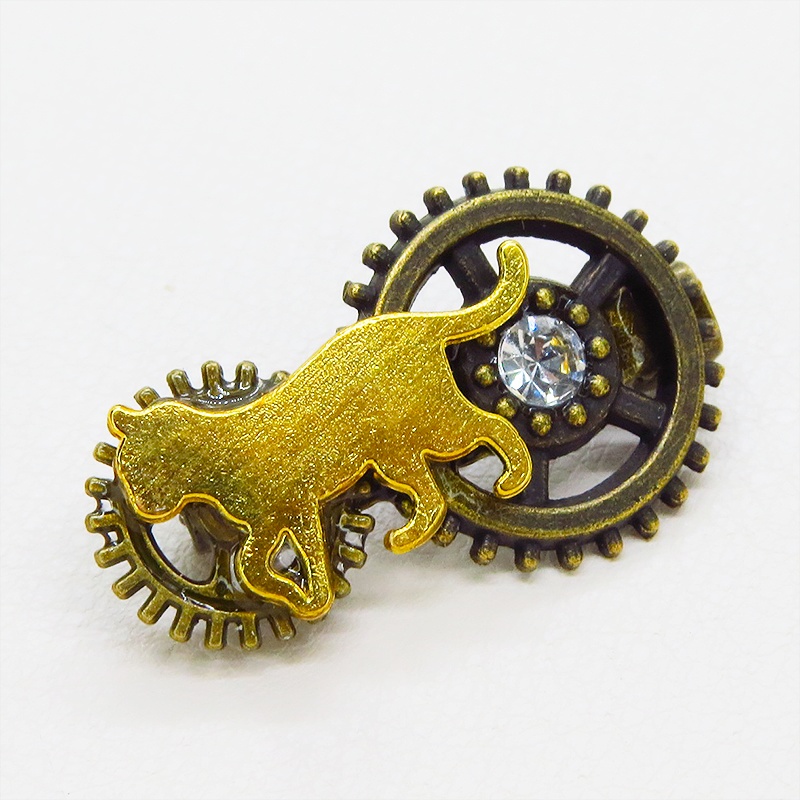 歩く猫シルエットモチーフと歯車を組合せたコンパクトなスチームパンク風ブローチ バッジ アンティークゴールド