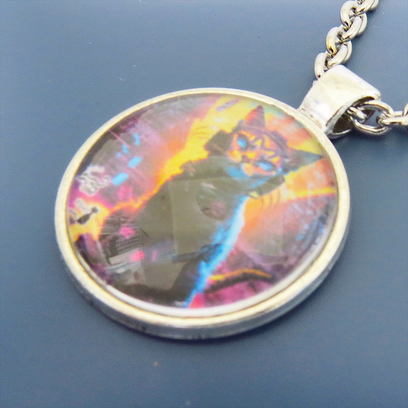 猫とサイバーパンクなカボションガラスネックレス 壱型アンティークシルバー仕様 長さ調整可 アジャスター付