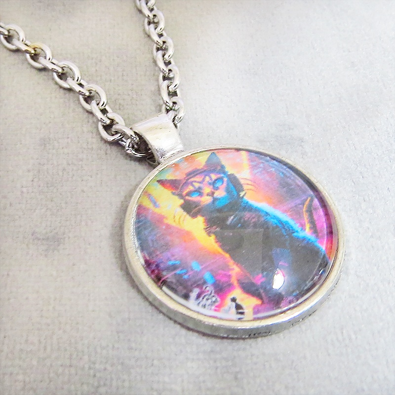 猫とサイバーパンクなカボションガラスネックレス 壱型アンティークシルバー仕様 長さ調整可 アジャスター付