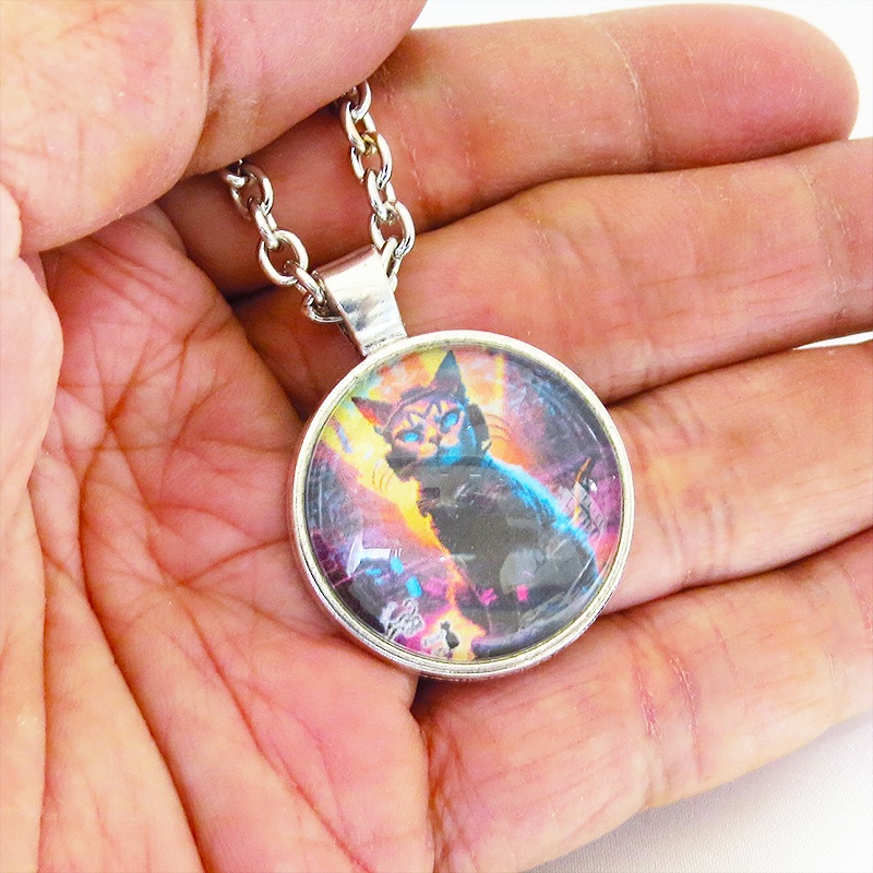 猫とサイバーパンクなカボションガラスネックレス 壱型アンティークシルバー仕様 長さ調整可 アジャスター付