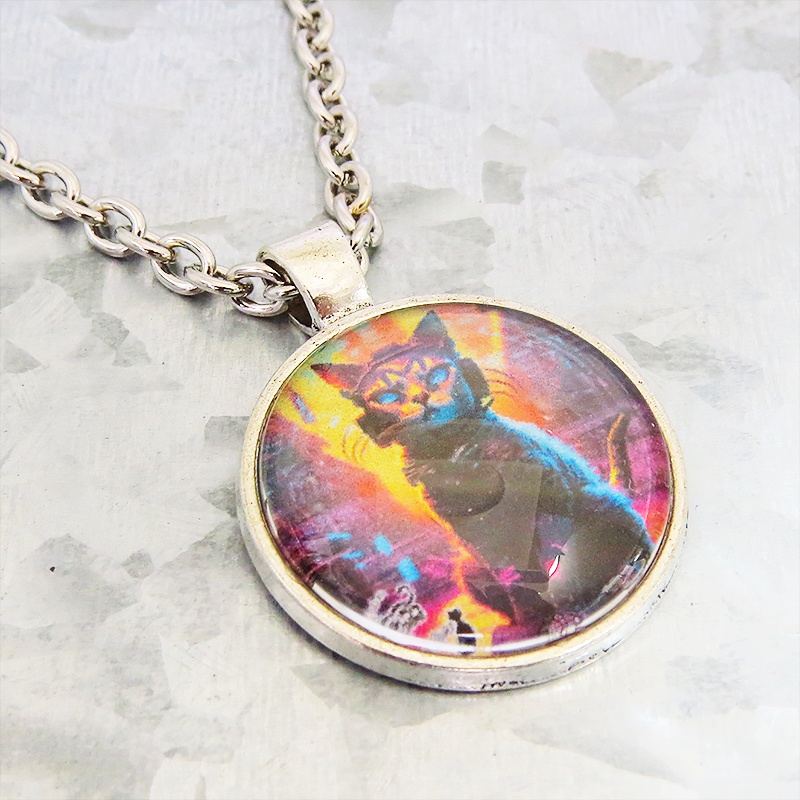 猫とサイバーパンクなカボションガラスネックレス 壱型アンティークシルバー仕様 長さ調整可 アジャスター付