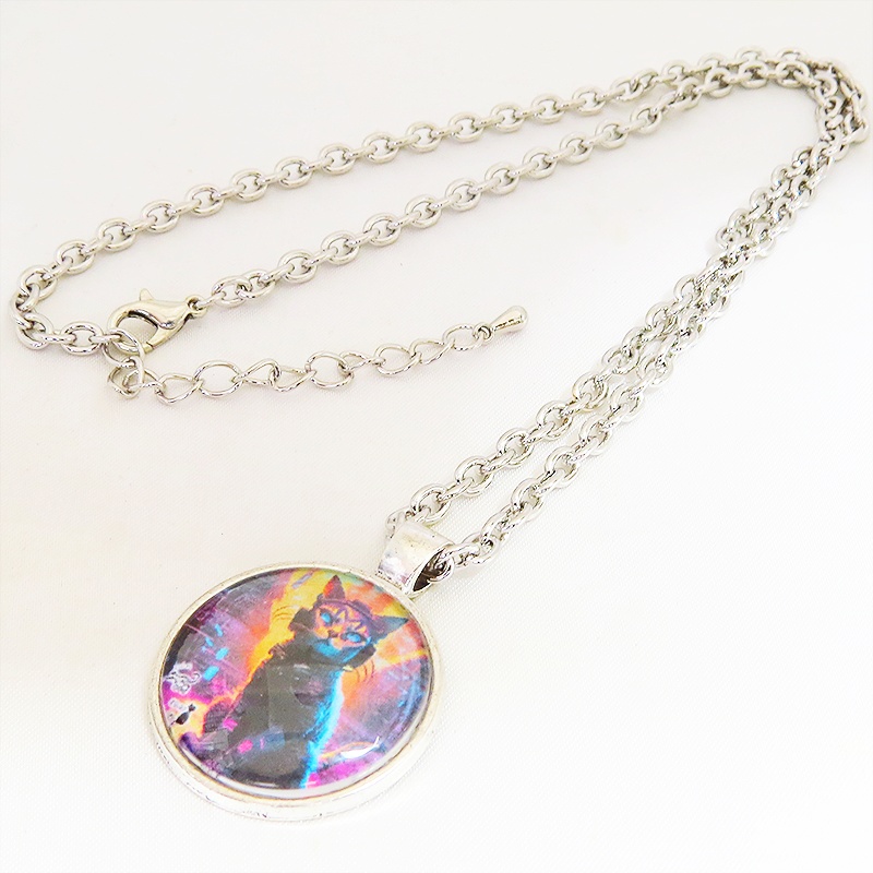 猫とサイバーパンクなカボションガラスネックレス 壱型アンティークシルバー仕様 長さ調整可 アジャスター付