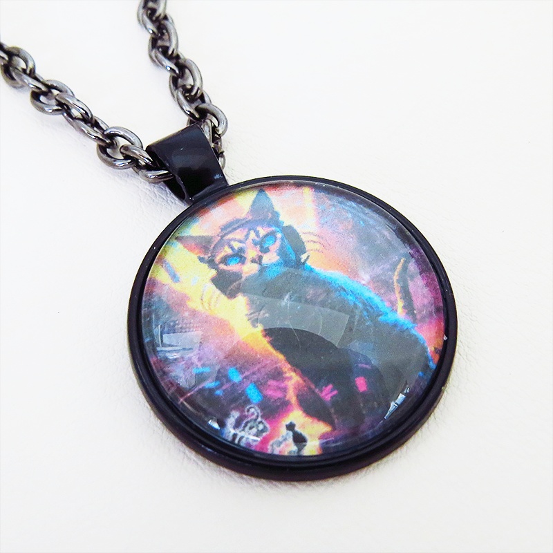 猫とサイバーパンクなカボションガラスネックレス 壱型ブラックカラー仕様 長さ調整可 アジャスター付