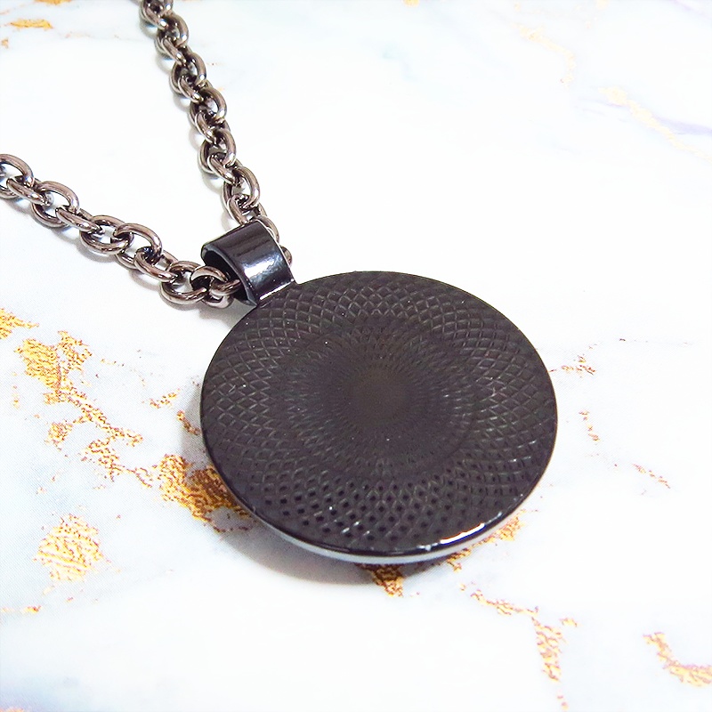 猫とサイバーパンクなカボションガラスネックレス 壱型ブラックカラー仕様 長さ調整可 アジャスター付