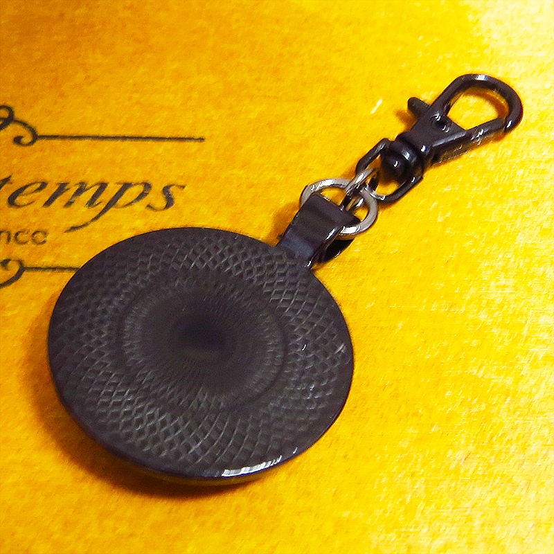 猫とサイバーパンクなカボションガラスペンダントキーホルダー 壱型ブラックカラー仕様 バッグチャーム 金具変更可