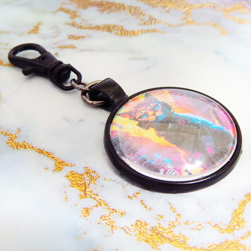 猫とサイバーパンクなカボションガラスペンダントキーホルダー 壱型ブラックカラー仕様 バッグチャーム 金具変更可