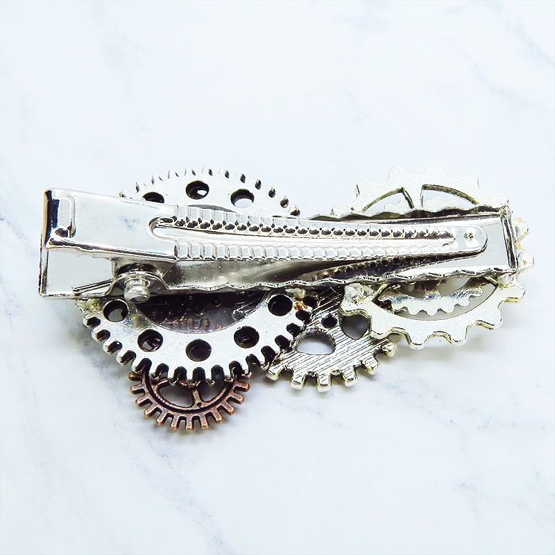 アンティークシルバー 歯車を組合せたスチームパンク風ヘアクリップ 髪飾り レジン