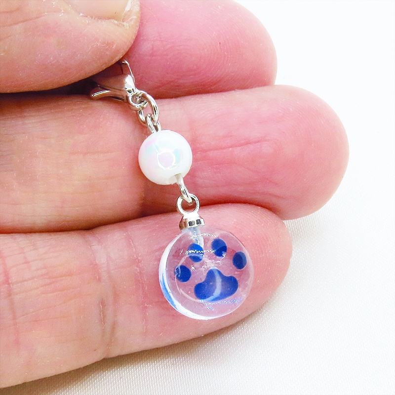マスク・スマホチャーム クリアカラーの可愛い肉球チャーム レジン クリスタルガラス 金具変更可
