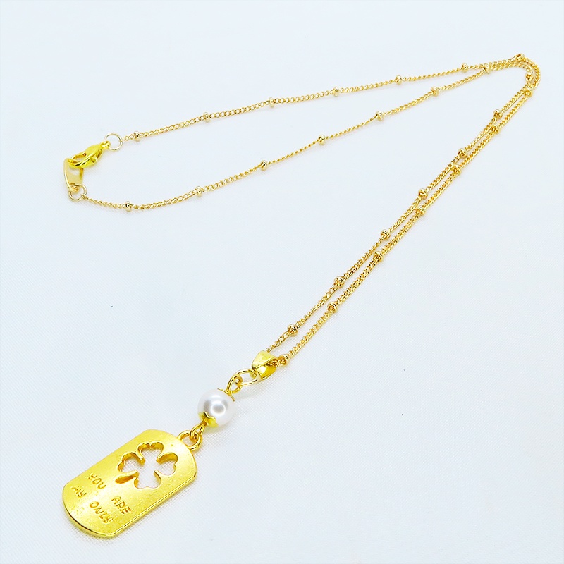 ゴールドカラー タグプレートペンダントネックレス 四つ葉のクローバー スワロフスキーパール 長さ調整可