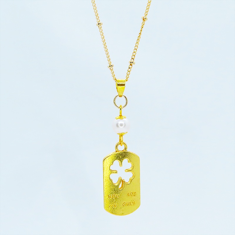 ゴールドカラー タグプレートペンダントネックレス 四つ葉のクローバー スワロフスキーパール 長さ調整可