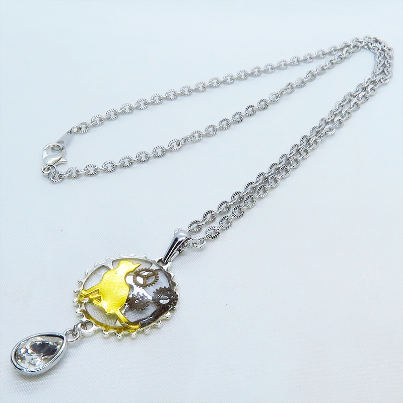 アンティークシルバー 見上げる猫モチーフと歯車のスチームパンク風ネックレス ティアドロップ ラインストーン 長さ変更可