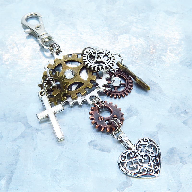 アンティークシルバー 歯車とハートを組合せたスチームパンク風キーホルダー バッグチャーム 金具変更可
