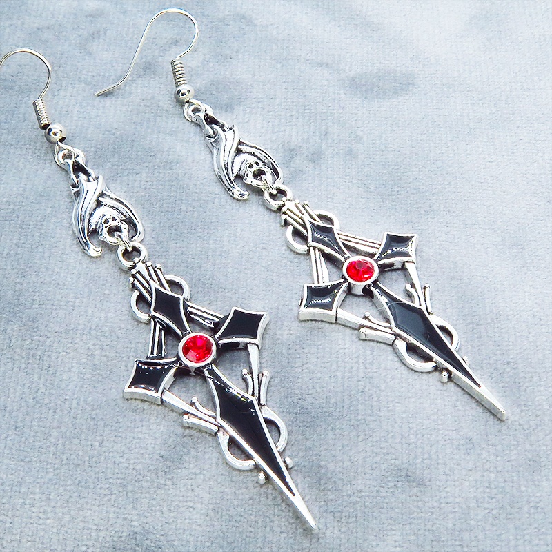 シルバーとブラックに輝く十字架のシルバークロスピアス ロザリオ ゴシック パンク ロック メタルブラック サージカル可