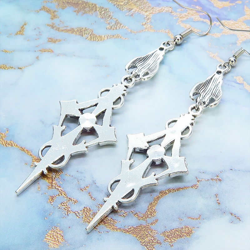 シルバーとブラックに輝く十字架のシルバークロスピアス ロザリオ ゴシック パンク ロック メタルブラック サージカル可