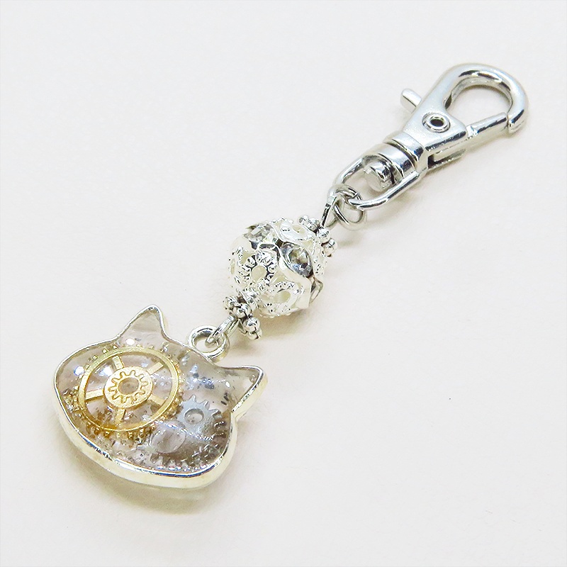 シルバーカラー 猫フェイスに歯車を封入した可愛いキーホルダー レジン スチームパンク風 金具変更可