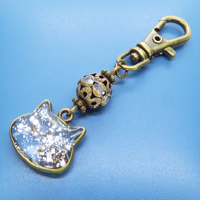 アンティークゴールド 猫フェイスに歯車を封入した可愛いキーホルダー レジン スチームパンク風 金具変更可