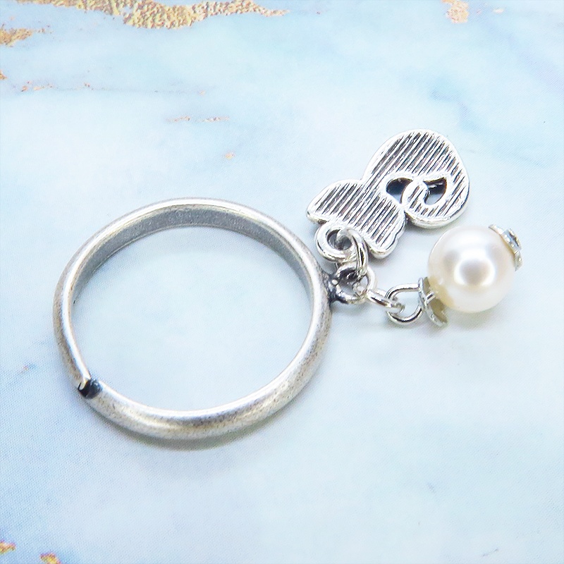 アンティークシルバー 可愛いブルーカラーの猫モチーフとスワロフスキーパールのリング フリーサイズ