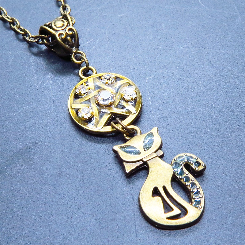 アンティークゴールド 猫とペンダグラムのオリエンタル風ネックレス ラインストーン レジン 長さ調整可