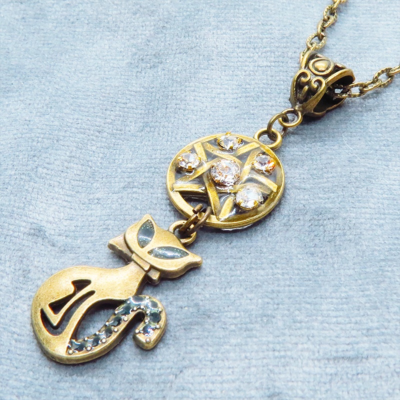 アンティークゴールド 猫とペンダグラムのオリエンタル風ネックレス ラインストーン レジン 長さ調整可