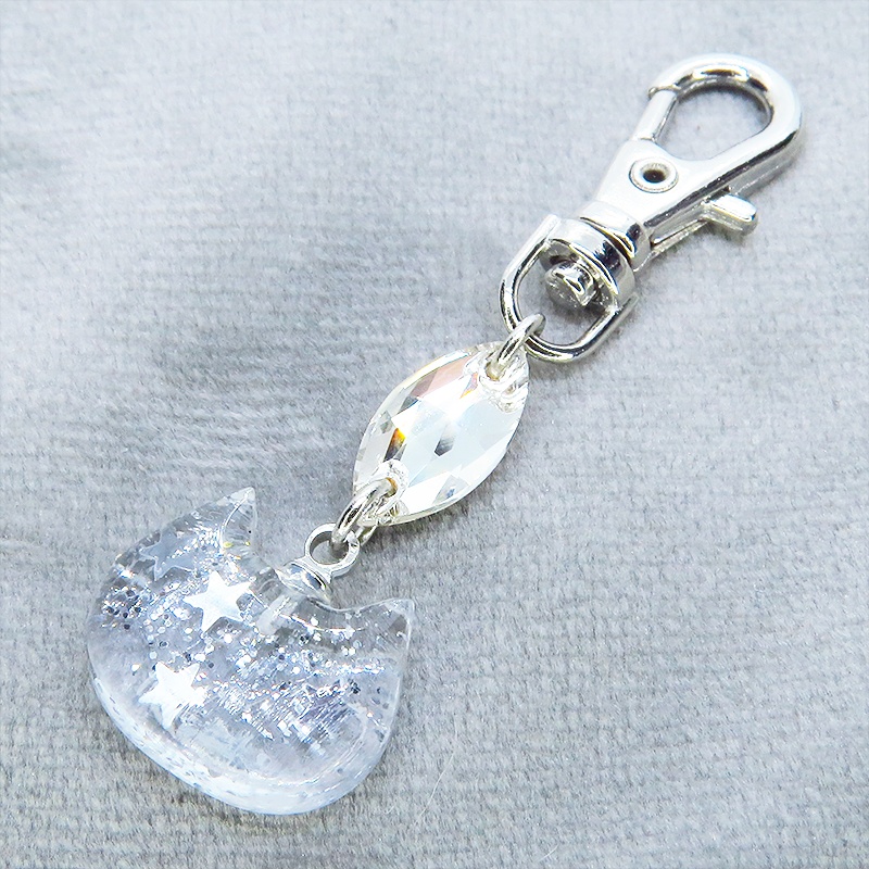 クリアな猫フェイスチャームとスワロフスキーのキーホルダー シルバーカラー バッグチャーム 金具変更可