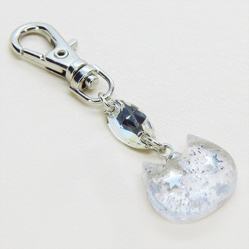 クリアな猫フェイスチャームとスワロフスキーのキーホルダー シルバーカラー バッグチャーム 金具変更可