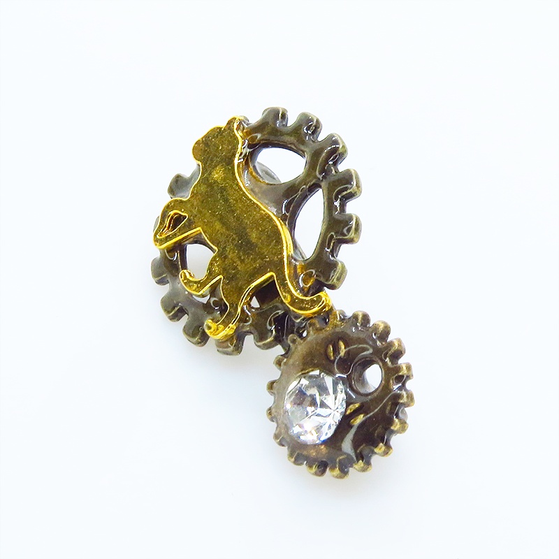 歩く猫シルエットモチーフと歯車のスチームパンク風ブローチ ラインストーン バッジ アンティークゴールド