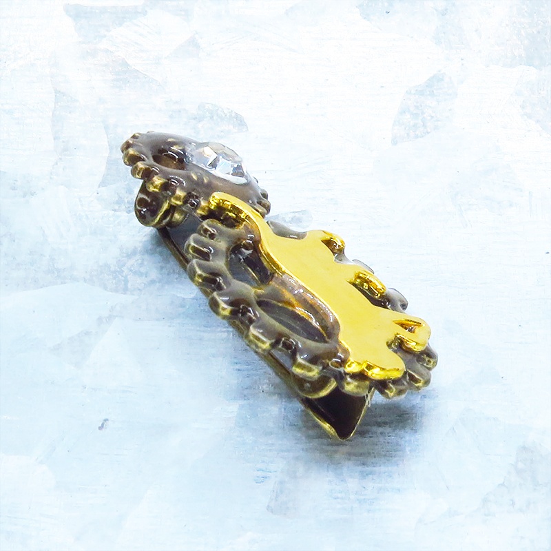 歩く猫シルエットモチーフと歯車のスチームパンク風ブローチ ラインストーン バッジ アンティークゴールド