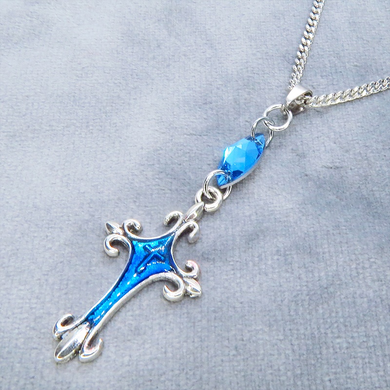 アンティークシルバー ゴシック調ロザリオをマリンブルーレジンで彩色したネックレス スワロフスキーアクアマリン 長さ調整可