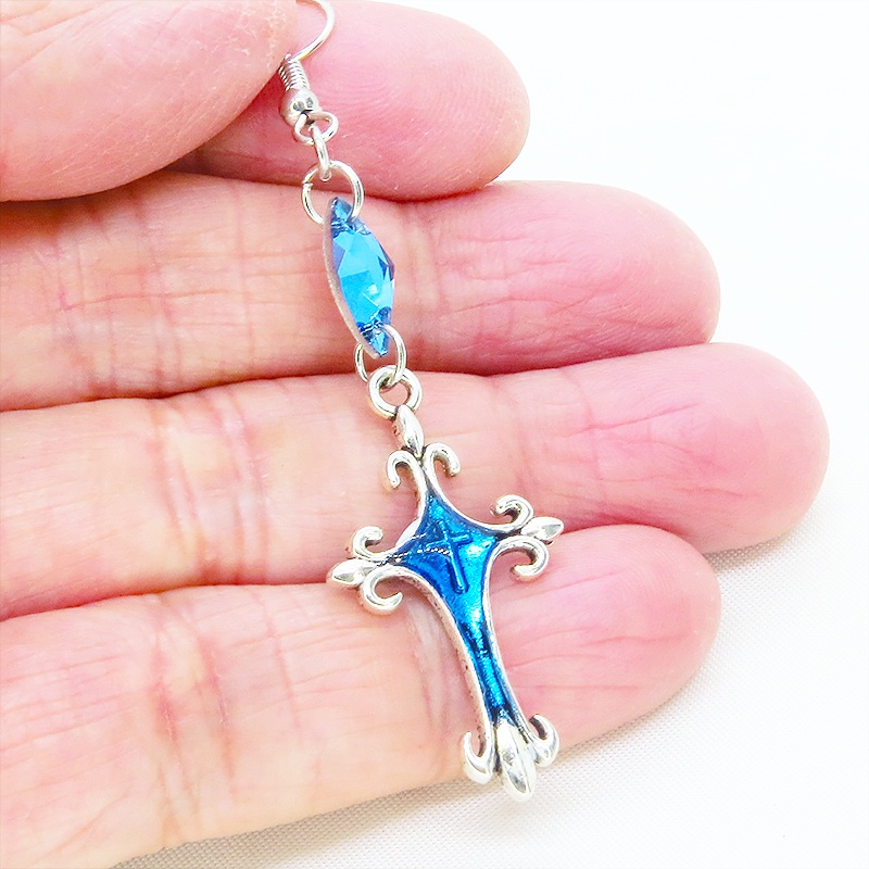 アンティークシルバー ゴシック調ロザリオをマリンブルーレジンで彩色したピアス スワロフスキーアクアマリン サージカル可